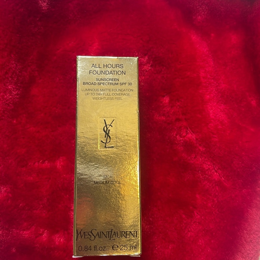 New!!!!!! Yves Saint Laurent
All Hours Luminous Natural Matte Foundation 24H